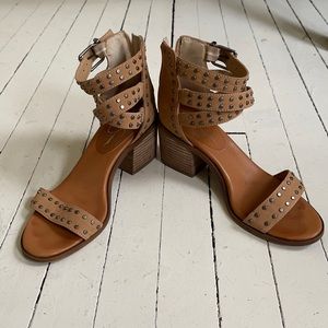 JESSICA SIMPSON Tan Studded Sandals